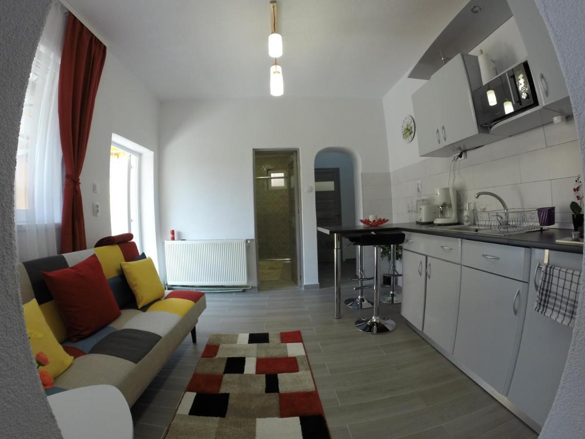 Apartament Color *